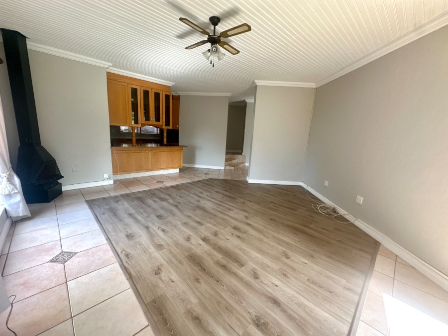 6 Bedroom Property for Sale in Denver Park Western Cape